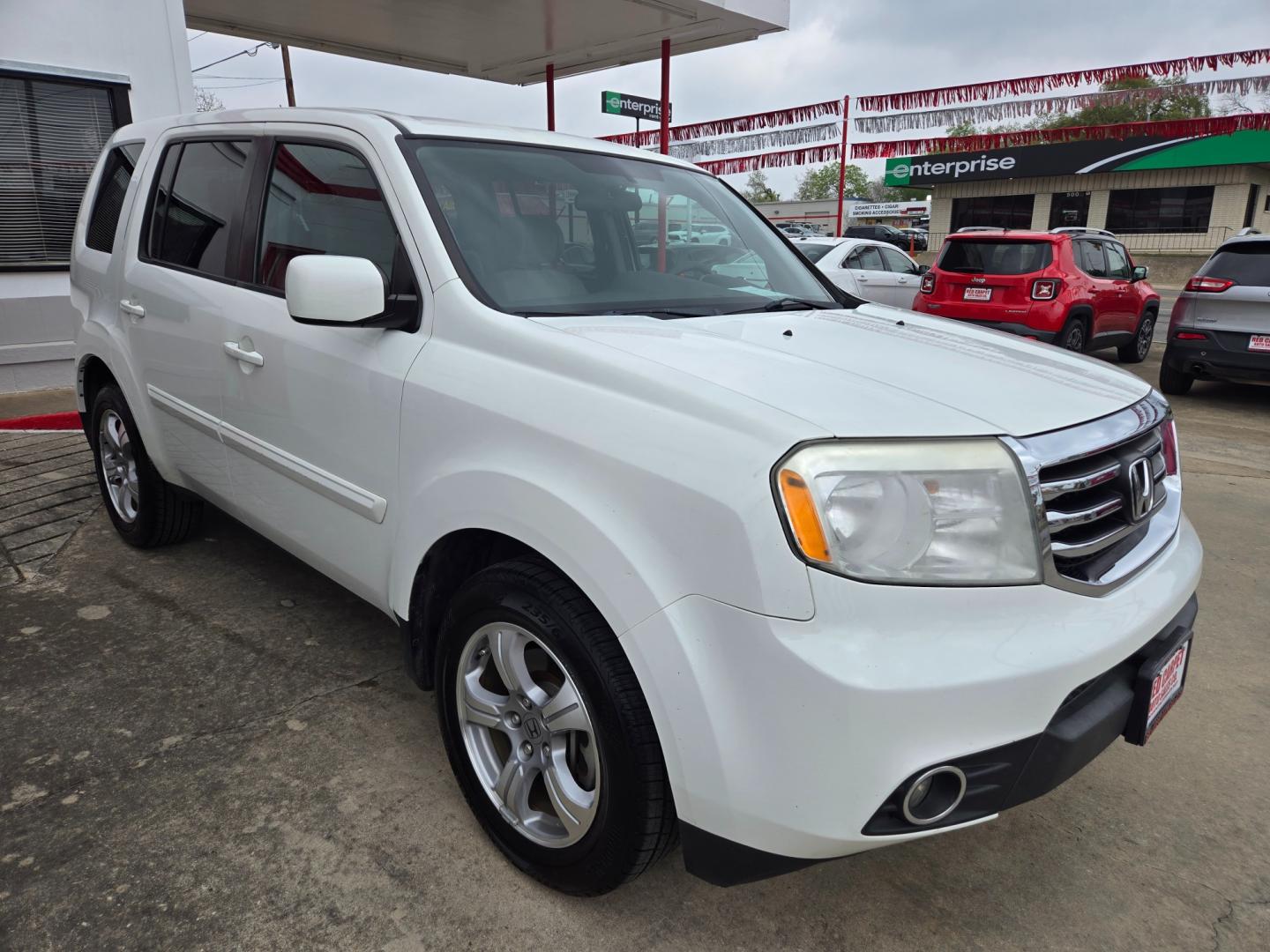 2015 WHITE /Beige Honda Pilot EX 2WD 5-Spd AT (5FNYF3H43FB) with an 3.5L V6 SOHC 24V engine, 5-Speed Automatic transmission, located at 503 West Court, Seguin, TX, 78155, (830) 379-3373, 29.568621, -97.969803 - Photo#1